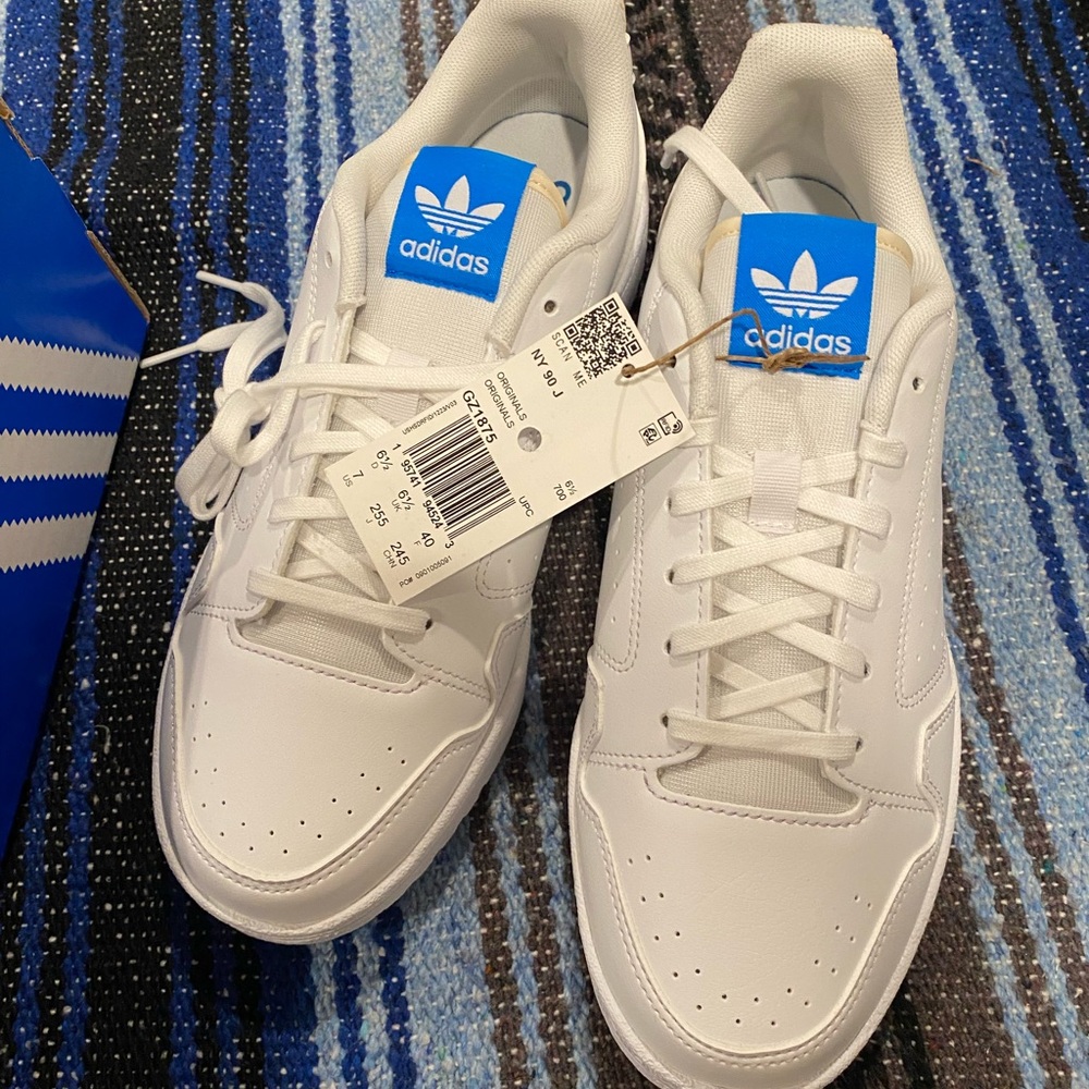 Unisex Youth White Adidas Sneakers size 7